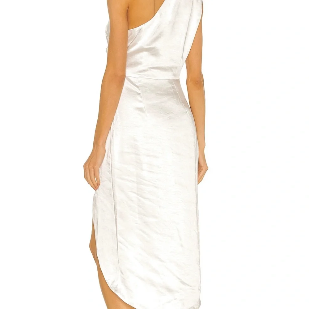 Ellliatt Ivory Cassini Asymmetrical Ruched One-Shoulder Gown - Picture 3 of 5